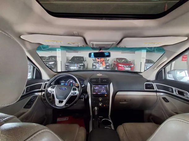 Car image 18