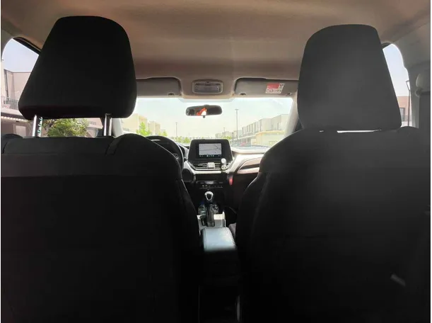 Car image 14