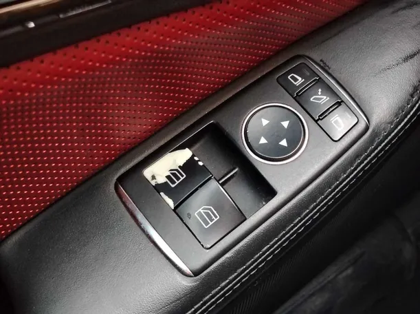 Car image 27