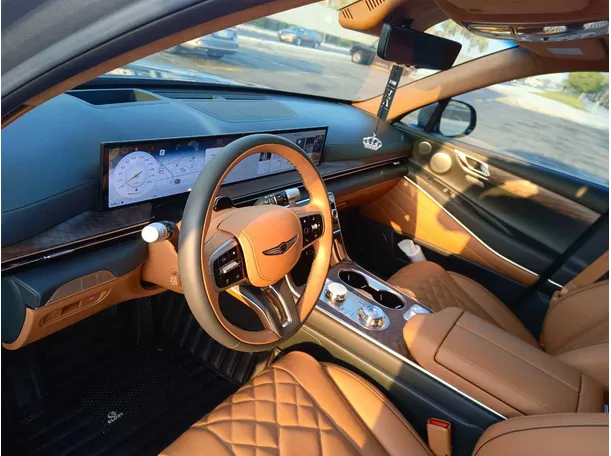 Car image 15
