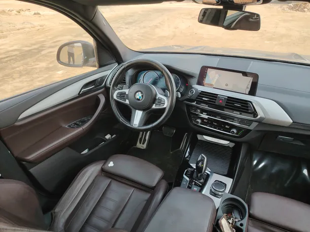 Car image 19