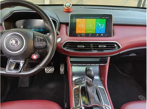 Car image 18