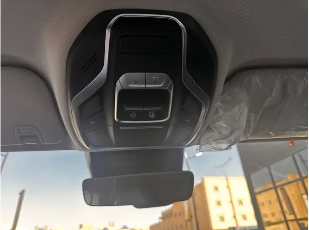 Car image 28