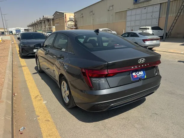 Car image 7