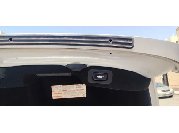 Car image 32