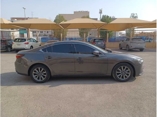 Car image 4