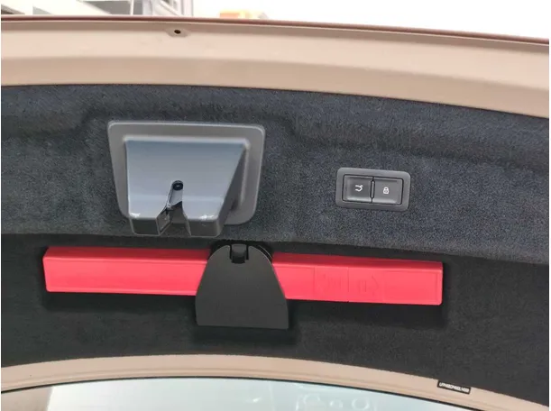 Car image 36