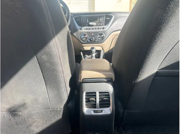 Car image 20