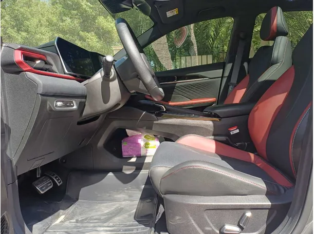 Car image 12