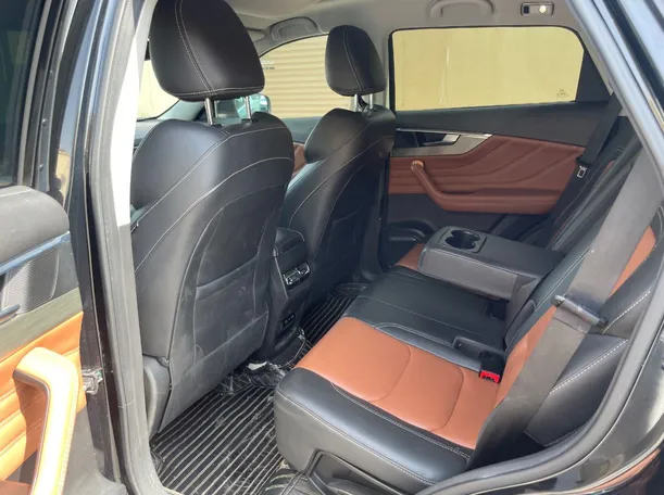 Car image 16