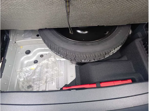 Car image 34