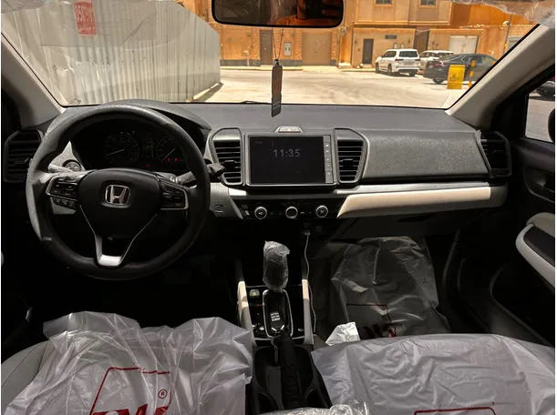 Car image 16