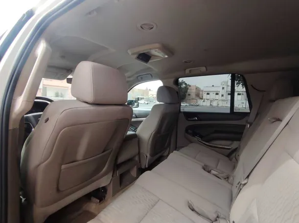 Car image 19