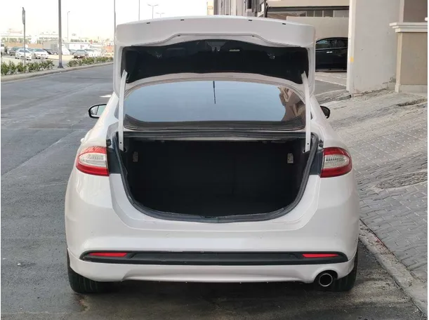 Car image 26