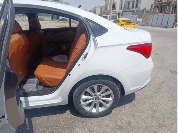 Car image 16