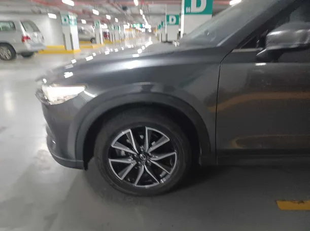 Car image 9