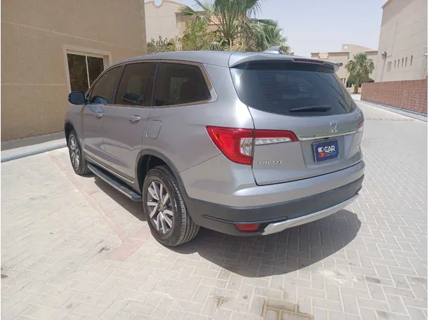 Car image 7