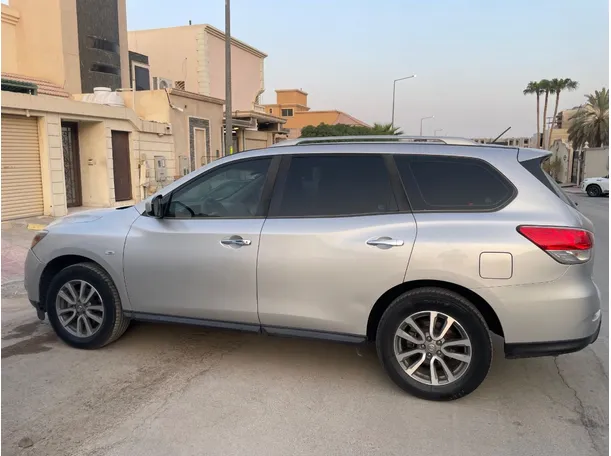 Car image 8