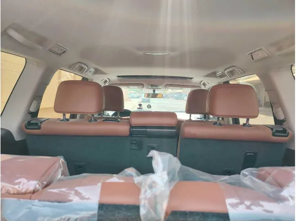 Car image 30