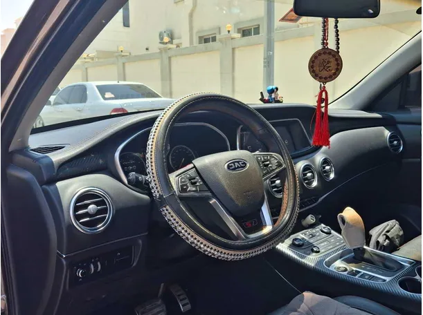 Car image 11