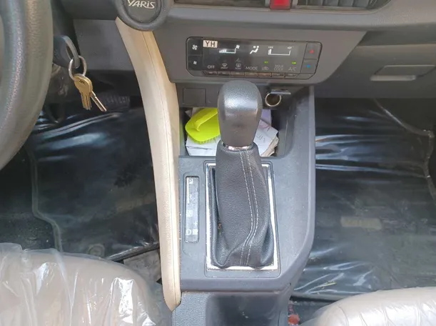 Car image 13