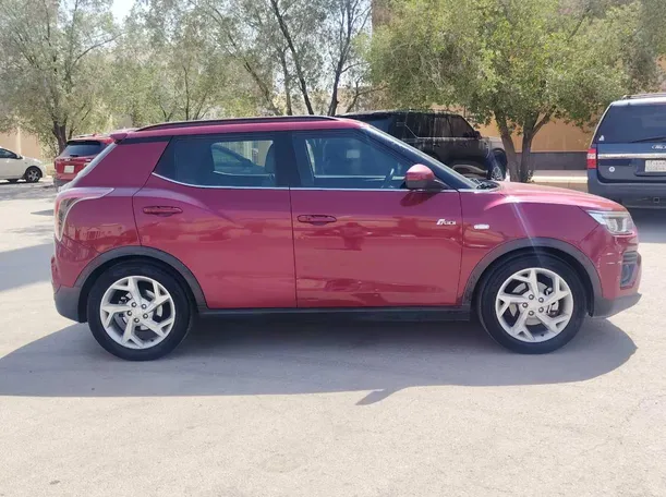 Car image 4