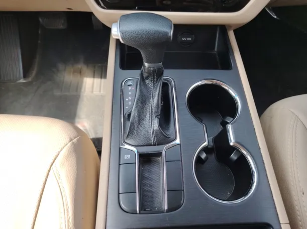 Car image 19