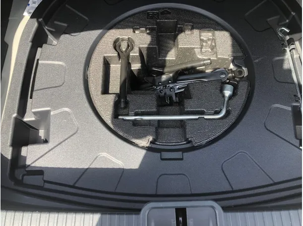 Car image 24