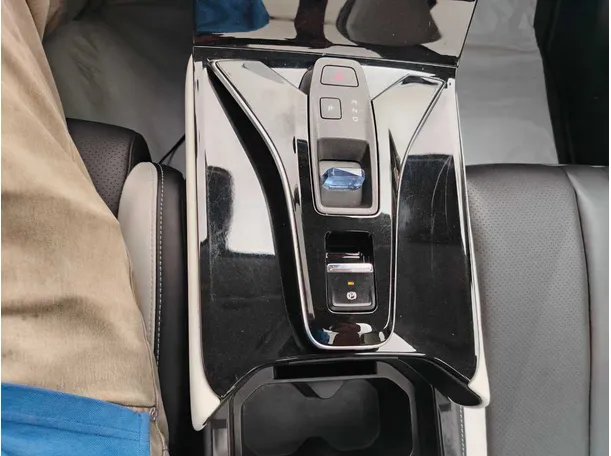 Car image 23