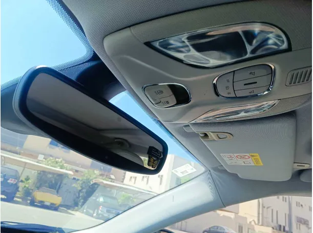 Car image 26