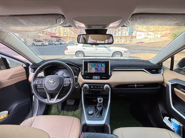 Car image 5
