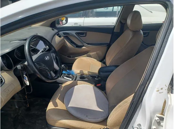 Car image 12