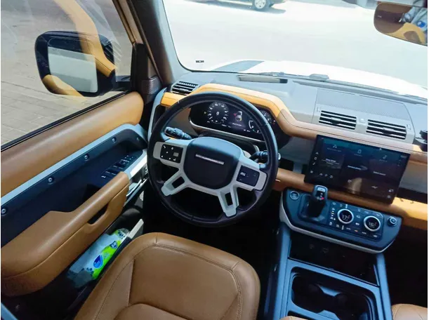 Car image 25