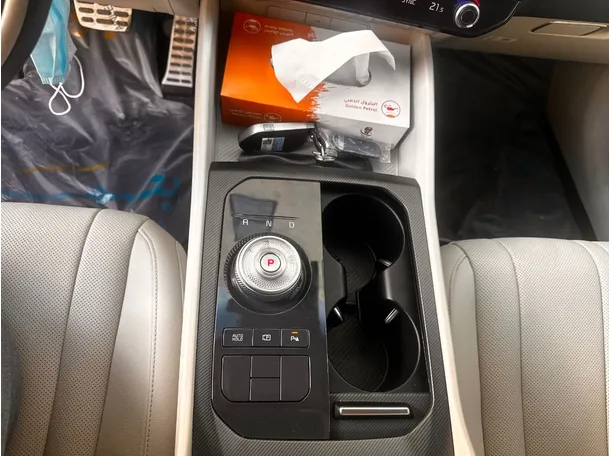 Car image 18