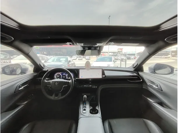 Car image 25