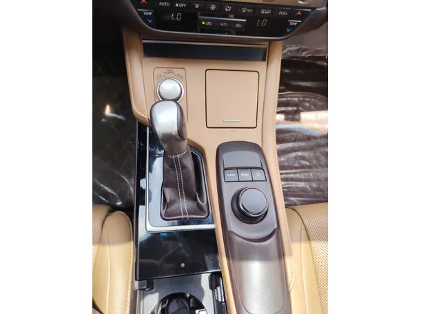 Car image 20