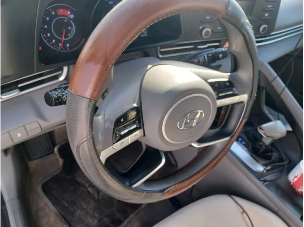 Car image 17