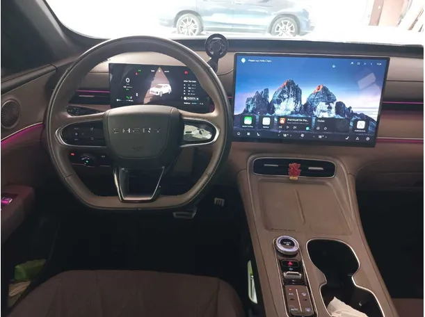 Car image 18
