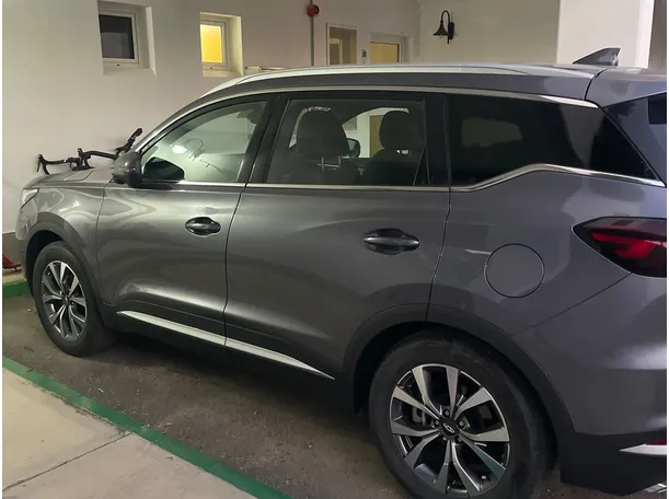 Car image 9