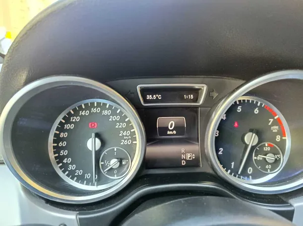 Car image 25