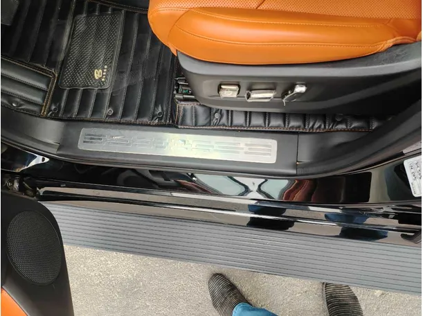 Car image 38