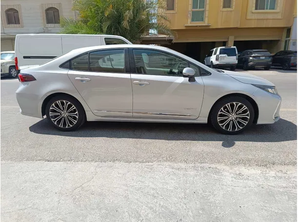 Car image 4