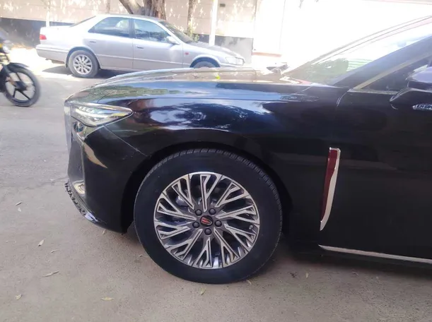 Car image 9