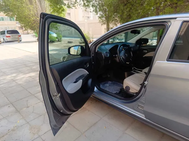 Car image 11