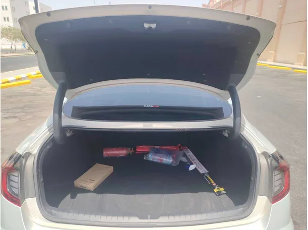 Car image 24