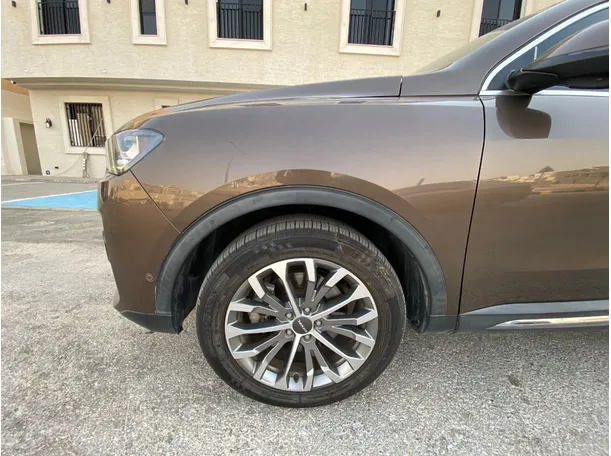 Car image 9