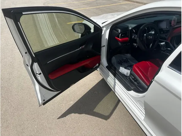 Car image 10
