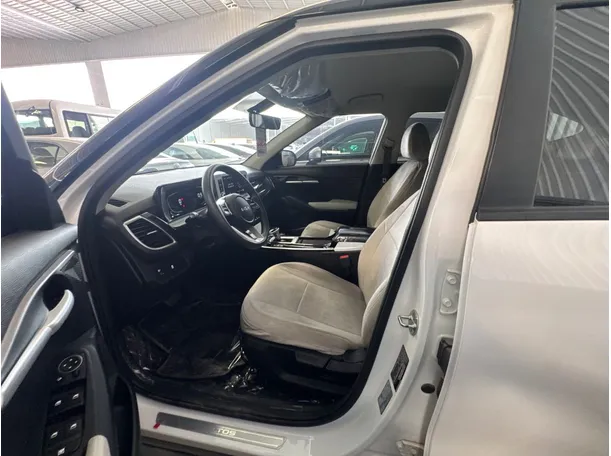 Car image 8
