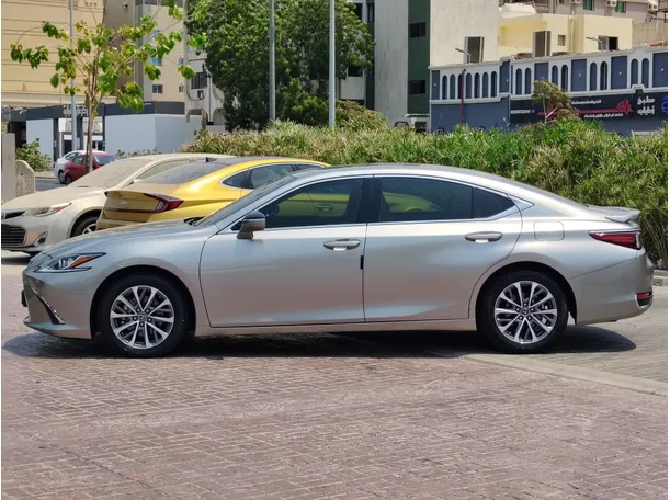 Car image 8