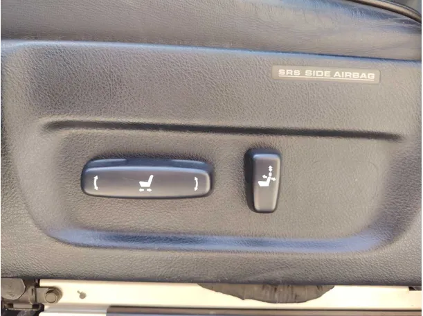 Car image 30